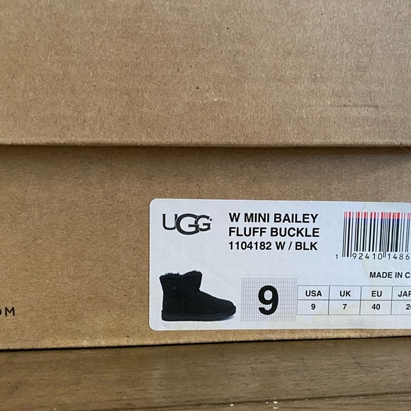 UGG Boots - Picture 8 of 8